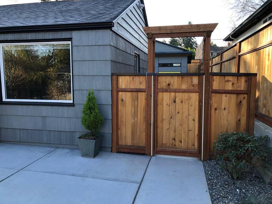 Cozy Crown Hill Carkeek Cottage W/3 Beds, Full Kitchen & Backyard In North Seattle Extérieur photo