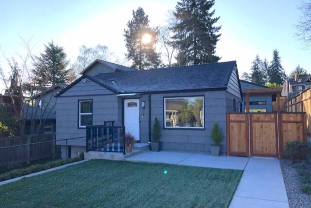 Cozy Crown Hill Carkeek Cottage W/3 Beds, Full Kitchen & Backyard In North Seattle Extérieur photo