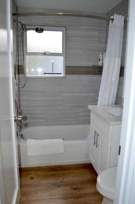 Cozy Crown Hill Carkeek Cottage W/3 Beds, Full Kitchen & Backyard In North Seattle Extérieur photo