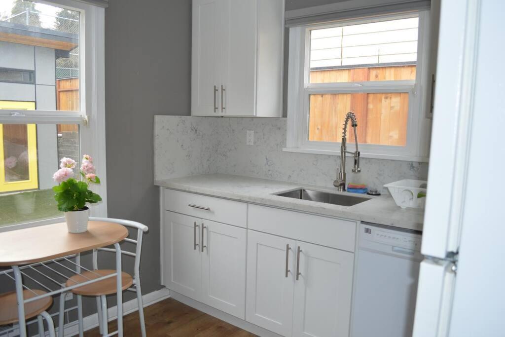 Cozy Crown Hill Carkeek Cottage W/3 Beds, Full Kitchen & Backyard In North Seattle Extérieur photo