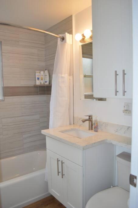 Cozy Crown Hill Carkeek Cottage W/3 Beds, Full Kitchen & Backyard In North Seattle Extérieur photo